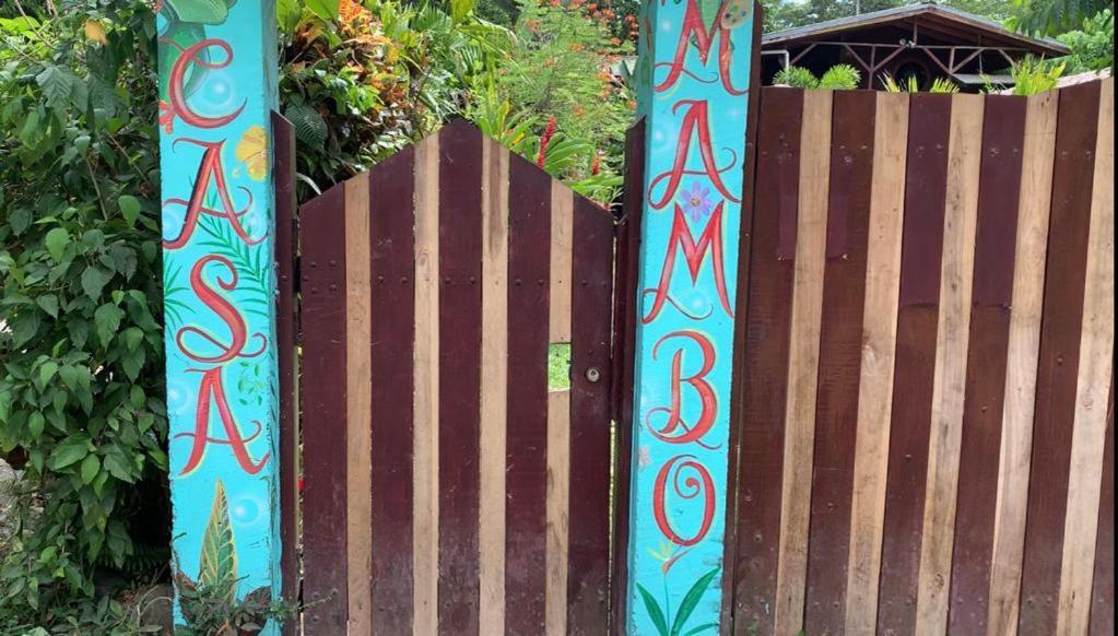 卡维塔Casa Mambo住宿加早餐旅馆 外观 照片